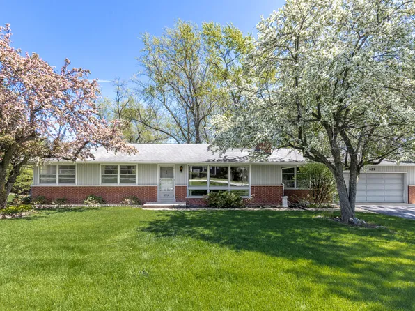 4S629 Radcliff Rd, Naperville, IL 60563