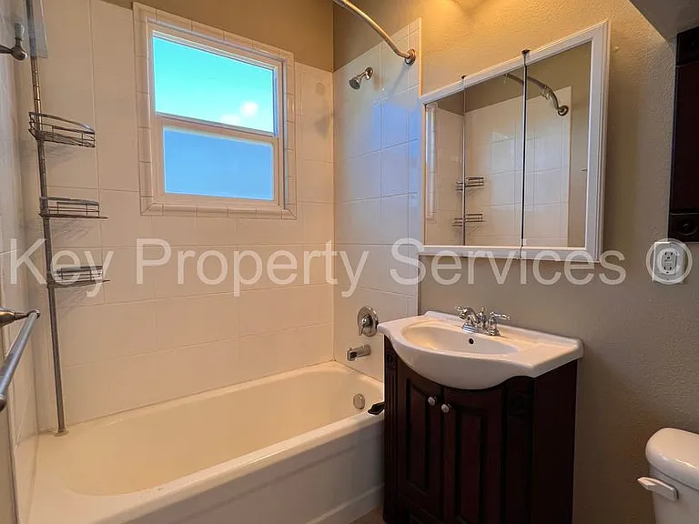 208 Buckeye St #B — Photo 9