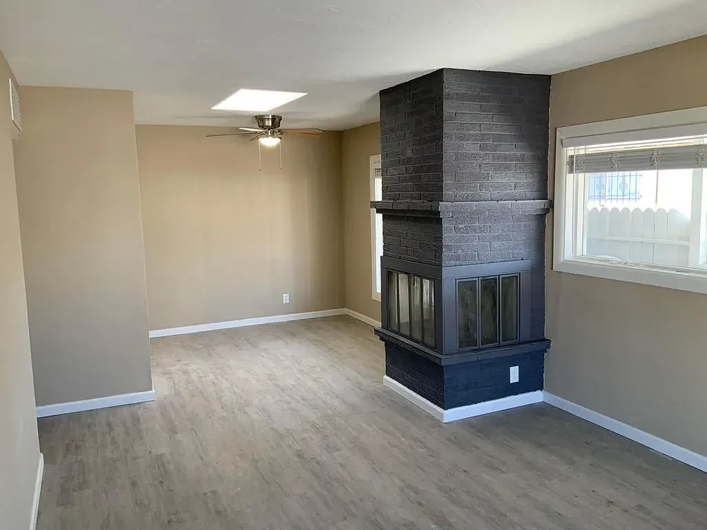 3 bed, 1.5 bath, 1162 sqft, $1,800 — Photo 3