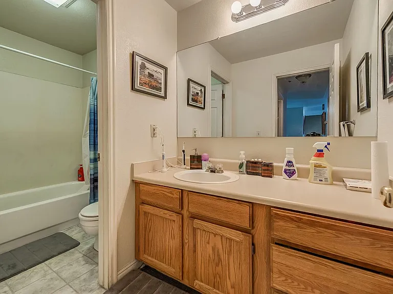 850 N University Ave #200 — Photo 8