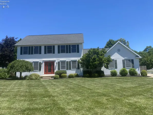 702 Heron Dr, Huron, OH 44839