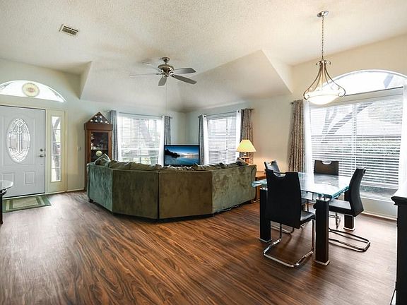 4th image of 1210 Deer Grove Dr