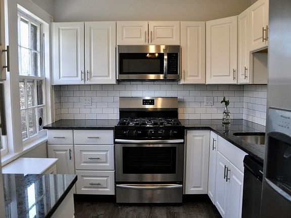 2nd image of 172 Burns St #2