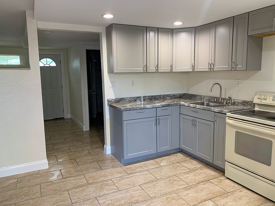 1st image of 6 Oak Cir #A