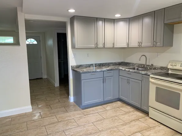 6 Oak Cir #A, Deland, FL 32724