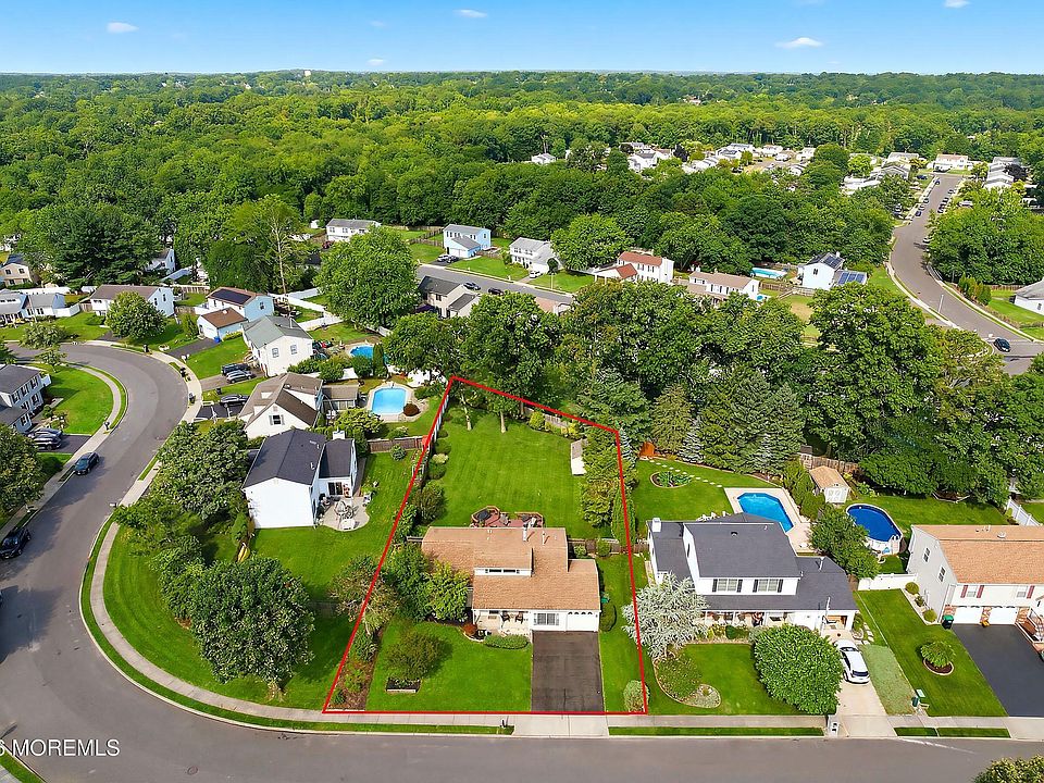 1st image of 15 Honeysuckle Way