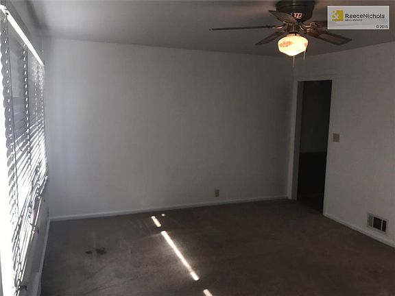 3rd image of 1020 E Hayward Ave