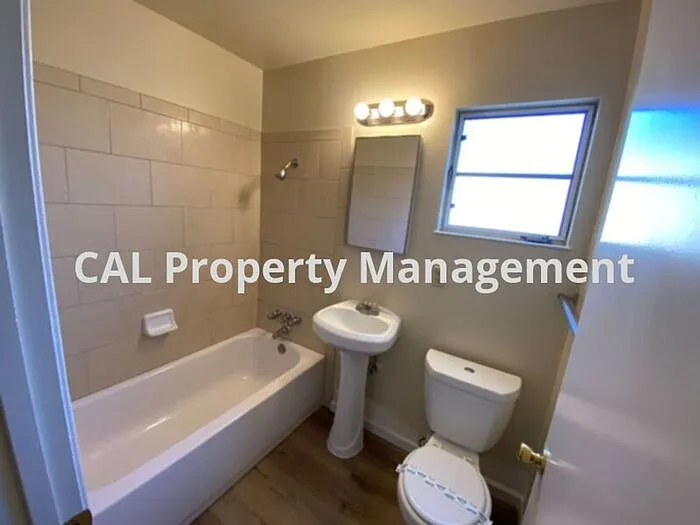 3 bed, 2.0 bath, 1312 sqft, $3,595 — Photo 2