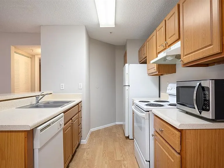 637 Buoy Ln #201 — Photo 10