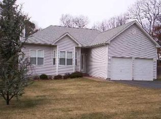 34 Gaetano Ln, Coram, NY