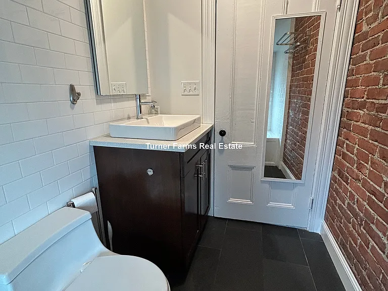 185 Davis Ave — Photo 18