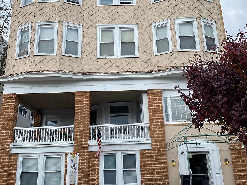 1st image of 916 Wesley Ave