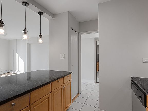 3rd image of 6166 N Sheridan Rd APT 26H