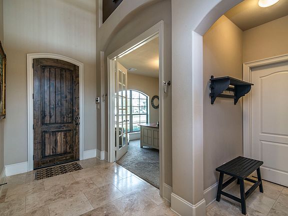 3rd image of 985 Astoria Ln
