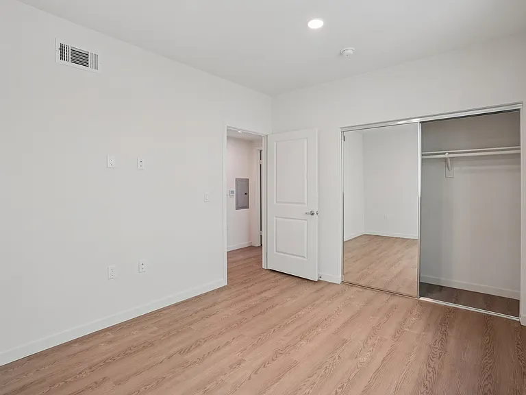 The Peake Apartments — Photo 20