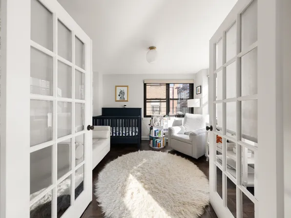 233 East 69th Street image 10 of 15