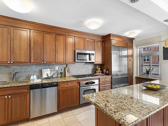 5th image of 30 E 65th St APT 4A