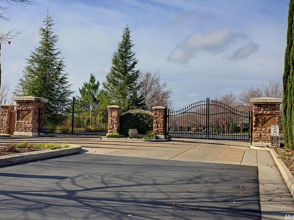 1st image of 246 Chambord Way #246
