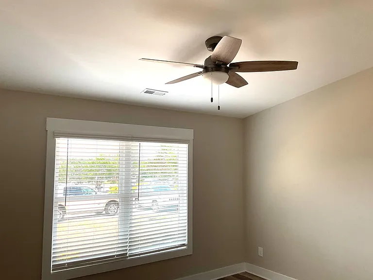 904 E Pine St — Photo 21