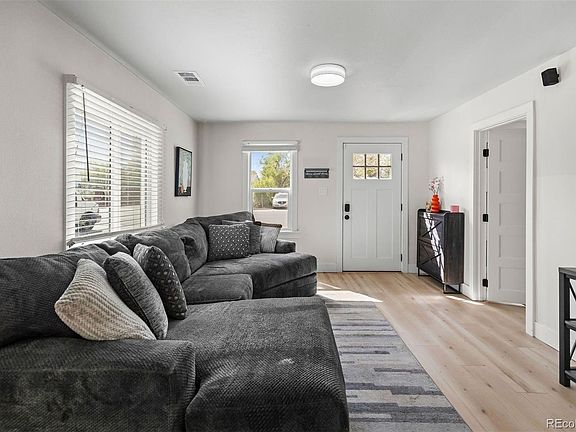 3rd image of 514 S Lowell Boulevard