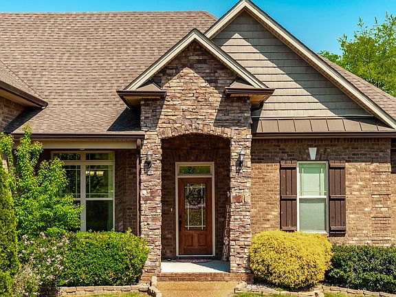 3rd image of 1004 Robert Lee Dr
