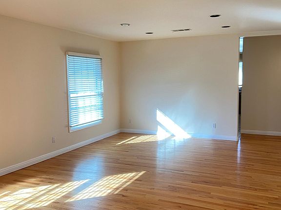 5th image of 406 N Baltimore Ave
