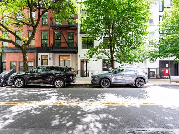 422 1/2 Gates Avenue image 22 of 22