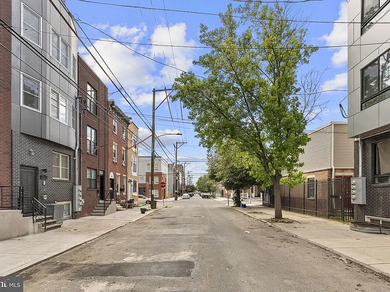 2142 W Master St #B — Photo 16