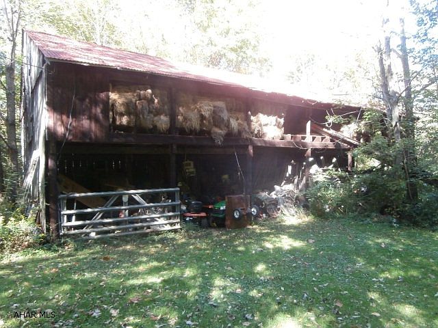 2nd image of 1564 Sugar Run Rd