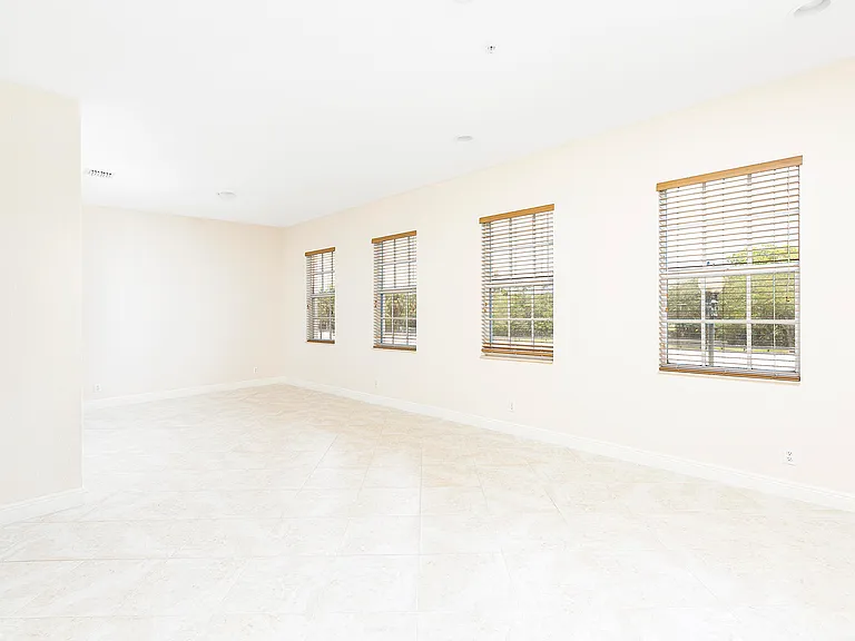 6807 Lakeside Cir N #102-1 — Photo 4
