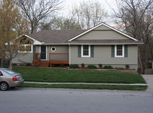 1109 NE Country Ln, Lees Summit, MO 64086