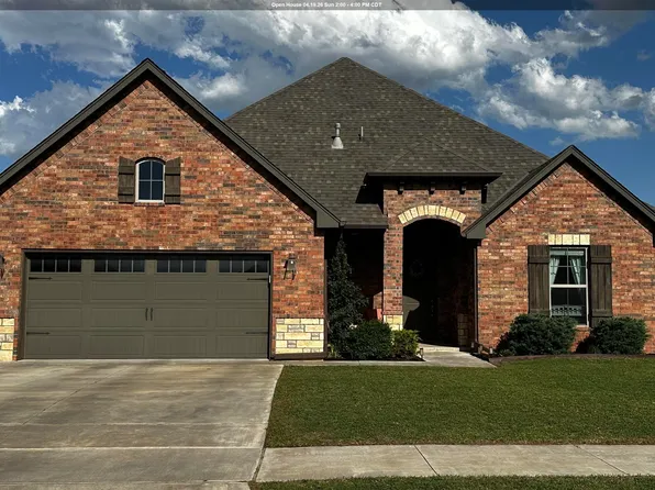 923 Stonebridge Village Dr, Enid, OK 73703