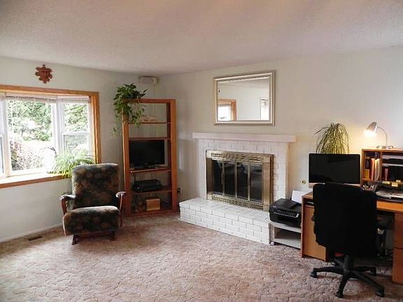 Living Room w/Fireplace