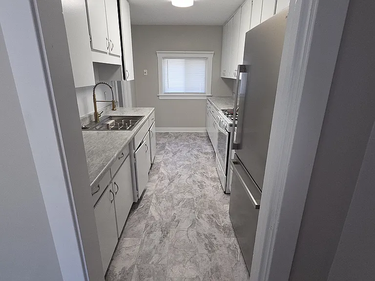 201 N Chestnut St #203 — Photo 5