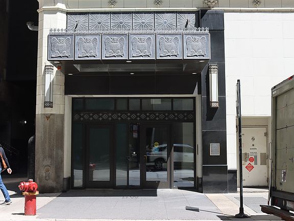 2nd image of 8 W Monroe St APT 607