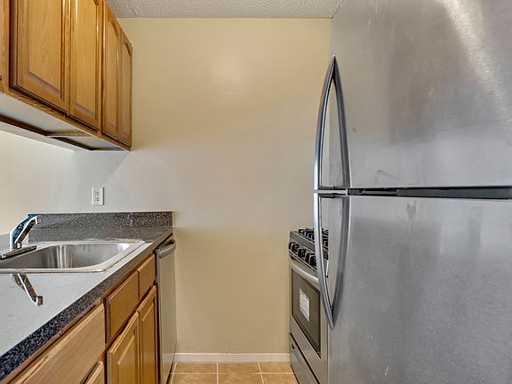 4th image of 913C Elder Ave #913C