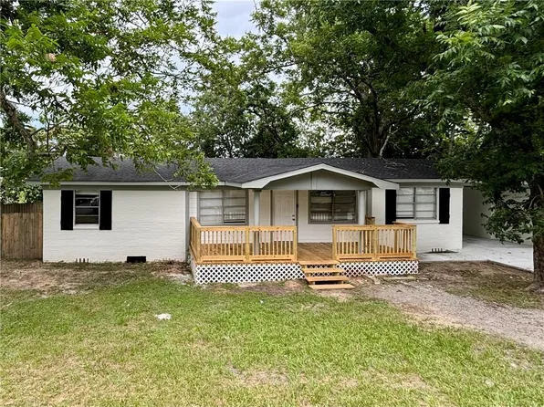 466 Pinehill Dr, Mobile, AL 36606