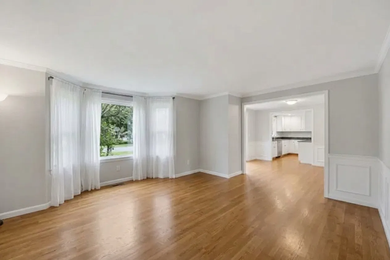 4 bed, 2.5 bath, 2190 sqft, $4,500 — Photo 3