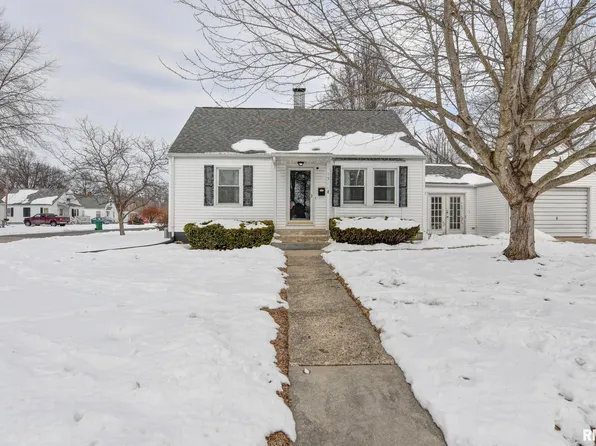1311 W Main Cross St, Taylorville, IL 62568