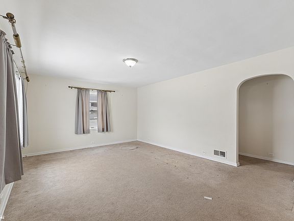5th image of 612 Central Ave E