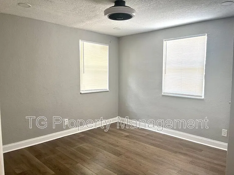 1376 Prince St — Photo 6