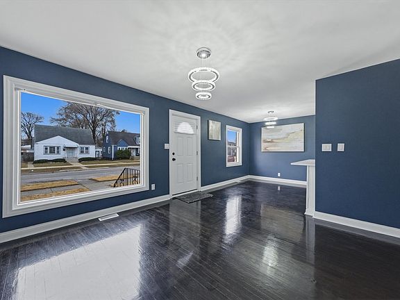 4th image of 3910 W 85th St