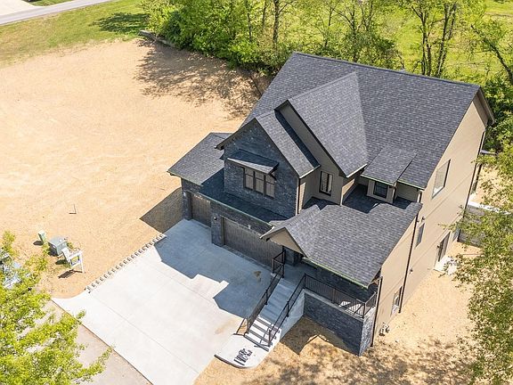 3rd image of 36 Avery Dr