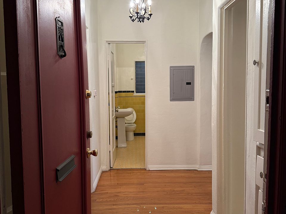 1st image of 437 S Cochran Ave #101