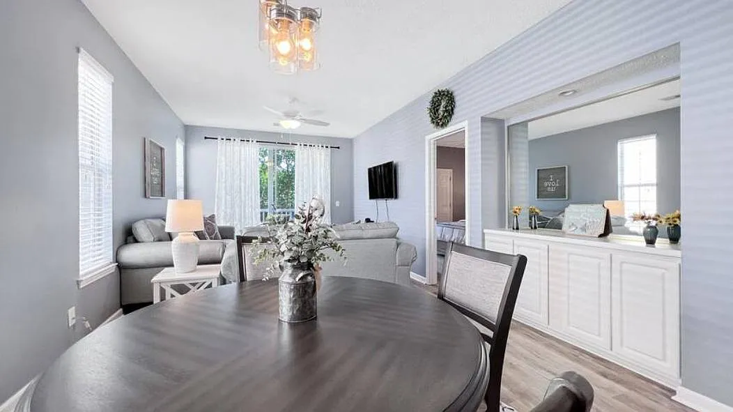 2 bed, 950 sqft, $1,600 — Photo 3