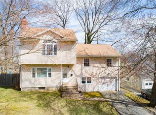 77 Linwood St, West Haven, CT 06516
