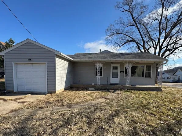 120 S 18th St, Louisiana, MO 63353