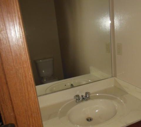 4th image of 617 NE English Manor Dr APT C
