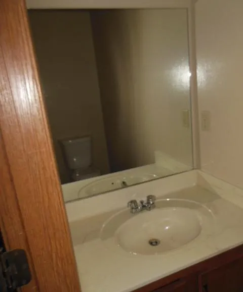 617 NE English Manor Dr #C — Photo 4
