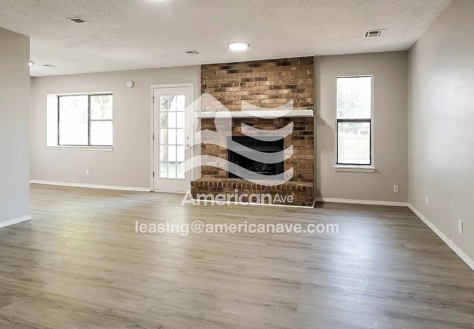 3 bed, 2.0 bath, 1335 sqft, $1,572 — Photo 2